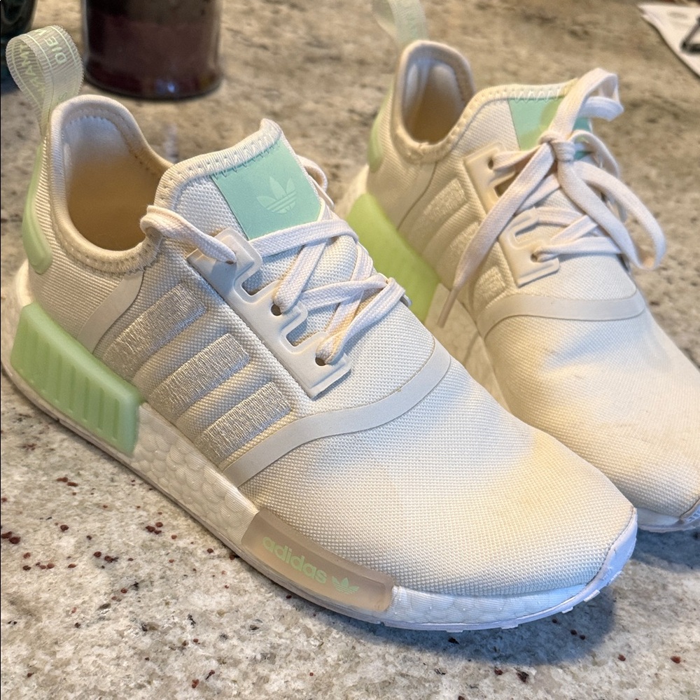 Adidas lamarque AUX 3 Bandes, Cream and Light Green Sneakers worn once like New